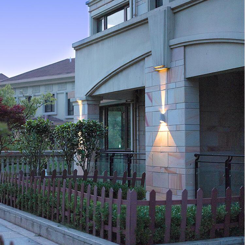 Lampada da parete a LED per es - Home Security Yard Sign recensione e prezzo